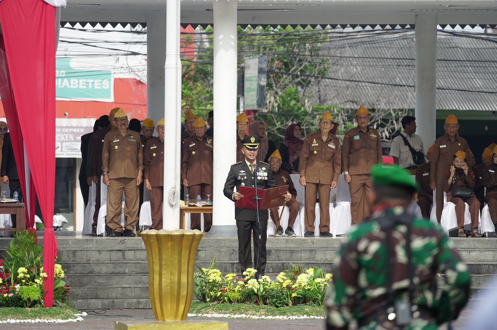 Sekda Kota Bekasi Menghadiri Upacara Peringatan Hari Pahlawan